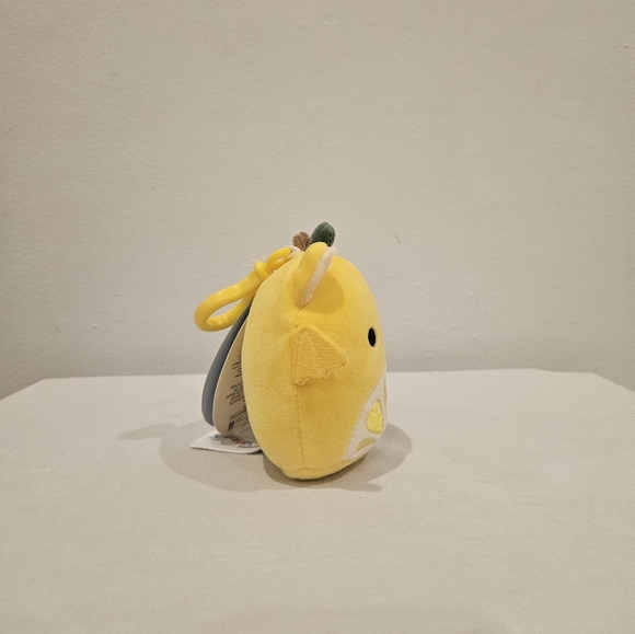 Yalitza Clip Lemon Bat Squishmallow - Picture 4 of 4